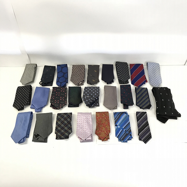 実際に弊社で買取させて頂いた【おまとめ品】ジョルジオ・アルマーニ/サルヴァトーレフェラガモ/バーバリー 等 ネクタイ 他