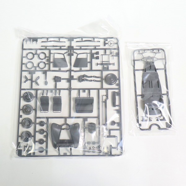 実際に弊社で買取させて頂いた【未組立】TAMIYA/タミヤ 1/48 CITROEN TRACTION 11CV シトロエン 11CV スタッフカー プラモデルの画像 3枚目