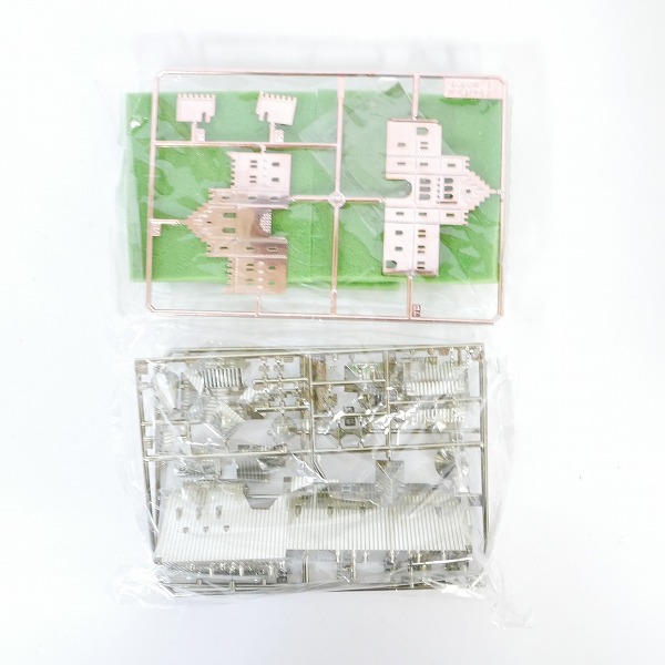 実際に弊社で買取させて頂いた【未組立】童友社  1/220 ドイツの古城 ノイシュバンシュタイン城 城と森のメルヘン 白鳥城 豪華メッキ版 プラモデルの画像 3枚目