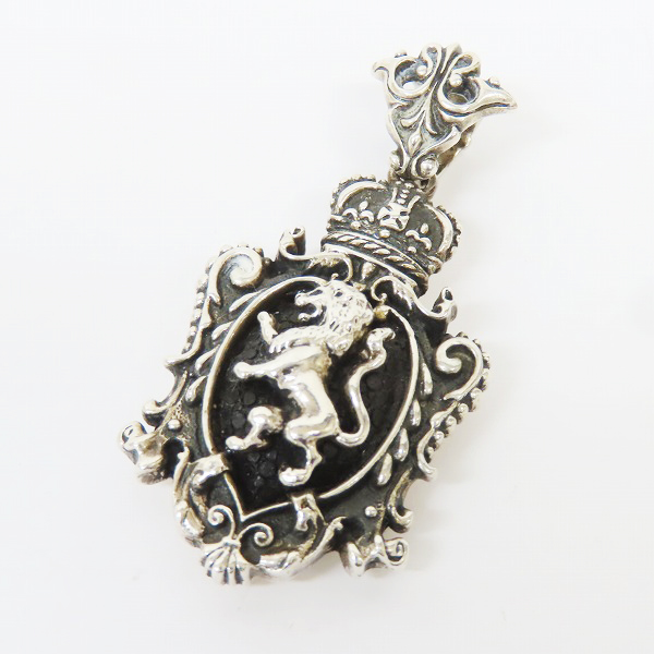 実際に弊社で買取させて頂いたLEATHERS & TREASURES/レザーズアンドトレジャーズ キングクラウンクレストインレイペンダントｗ/ライオンｗ/スティングレイ