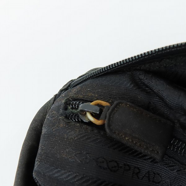 実際に弊社で買取させて頂いた【難有り】PRADA/プラダ 三角 ロゴプレート ナイロン ハンドバッグの画像 7枚目