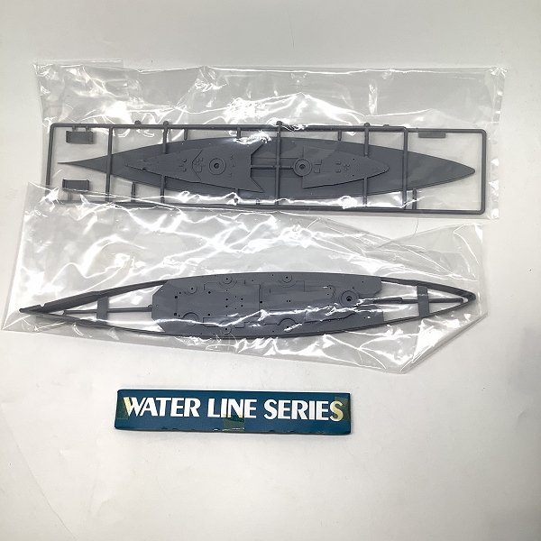 実際に弊社で買取させて頂いた【未組立】AOSHIMA/アオシマ 1/700 WATER LINE SERIES TIRPITZ ティルピッツ ドイツ海軍 戦艦 プラモデルの画像 4枚目