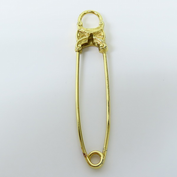 実際に弊社で買取させて頂いたCELINE/セリーヌ ロゴ 安全ピンバッジの画像 1枚目