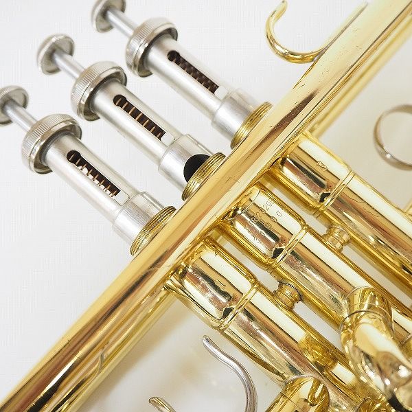 実際に弊社で買取させて頂いた【ジャンク】YAMAHA/ヤマハ YTR-2320E/YTR2320E トランペット ゴールド ハードケース付の画像 4枚目