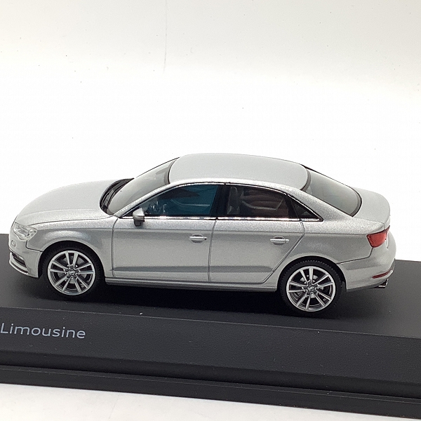 実際に弊社で買取させて頂いたAudi/アウディ公式 1/43 アウディコレクション A3 セダン Audi A3 Limousineの画像 4枚目