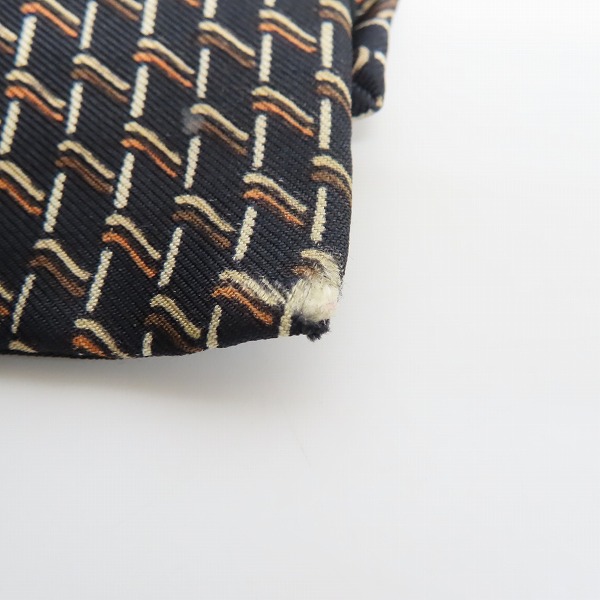 実際に弊社で買取させて頂いたBurberrys/バーバリーズ YSL/イブサンローラン Salvatore Ferragamo/フェラガモ他 ネクタイ 4点セットの画像 6枚目