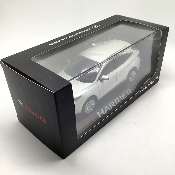 実際に弊社で買取させて頂いた【未開封】TOYOTA/トヨタ 1/30 HARRIER ハリアー ホワイトパール クリスタルシャイン ミニカーの画像 6枚目