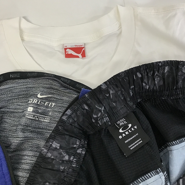 実際に弊社で買取させて頂いた【おまとめ品】ナイキ/オークリー/プーマ 半袖Tシャツ/ショートパンツ/パーカー 他 スポーツウェアの画像 1枚目