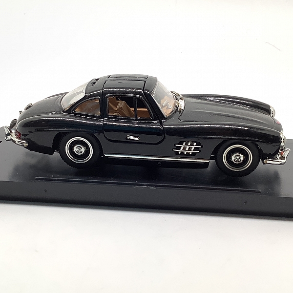 実際に弊社で買取させて頂いたBANG/バン MERCEDES 300 SL GULLWING 55 ミニカー 1/43の画像 5枚目