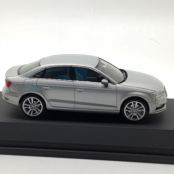 実際に弊社で買取させて頂いたAudi/アウディ公式 1/43 アウディコレクション A3 セダン Audi A3 Limousineの画像 5枚目