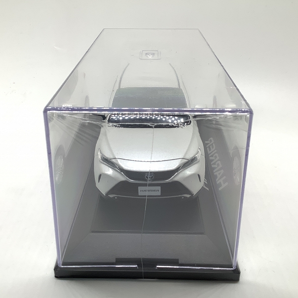 実際に弊社で買取させて頂いた【未開封】TOYOTA/トヨタ 1/30 HARRIER ハリアー ホワイトパール クリスタルシャイン ミニカーの画像 2枚目