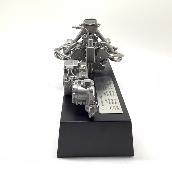 実際に弊社で買取させて頂いたWEC FIA世界耐久選手権 TOYOTA GAZOO Racing TS050 エンジン パワートレイン ル・マン24時間 三連覇記念 非売品の画像 4枚目