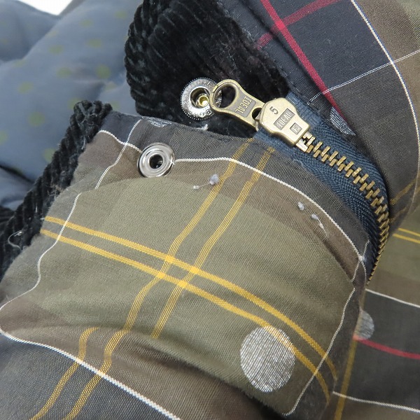 実際に弊社で買取させて頂いたBarbour×R.NEWBOLD/バブアー×アールニューボールド オイルドクロス ダウンベスト Mの画像 9枚目