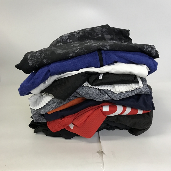 実際に弊社で買取させて頂いた【おまとめ品】ナイキ/オークリー/プーマ 半袖Tシャツ/ショートパンツ/パーカー 他 スポーツウェアの画像 5枚目