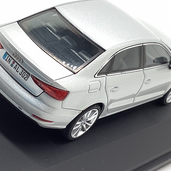 実際に弊社で買取させて頂いたAudi/アウディ公式 1/43 アウディコレクション A3 セダン Audi A3 Limousineの画像 8枚目