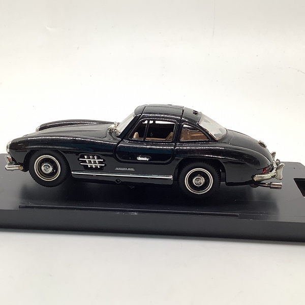 実際に弊社で買取させて頂いたBANG/バン MERCEDES 300 SL GULLWING 55 ミニカー 1/43の画像 4枚目