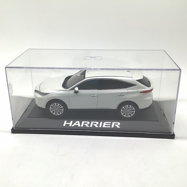 実際に弊社で買取させて頂いた【未開封】TOYOTA/トヨタ 1/30 HARRIER ハリアー ホワイトパール クリスタルシャイン ミニカーの画像 1枚目