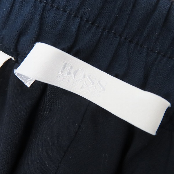 実際に弊社で買取させて頂いたHugo BOSS/ヒューゴボス パンチングショートパンツ フェイクレザー/34の画像 2枚目