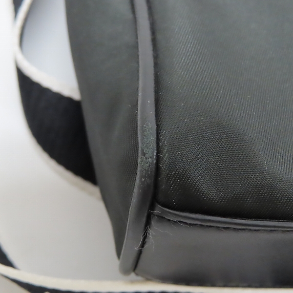 実際に弊社で買取させて頂いたGIVENCHY/ジバンシィ レザー×ナイロン ロゴラインショルダーバッグの画像 9枚目