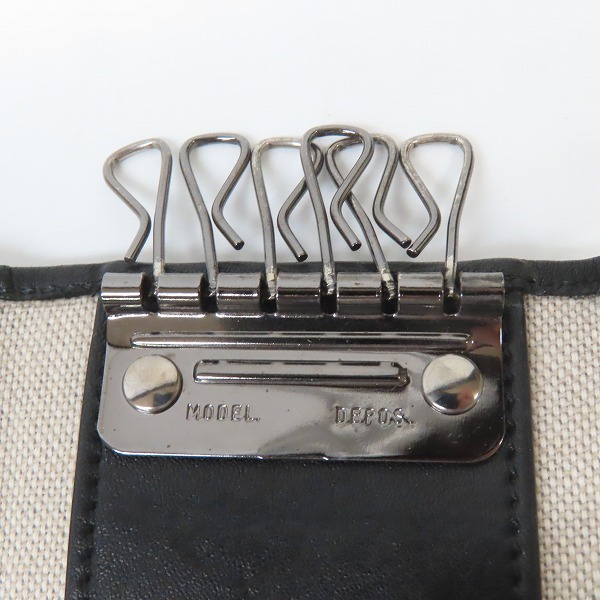 実際に弊社で買取させて頂いたJIMMY CHOO/ジミー チュウ スタースタッズ レザー 6連キーケースの画像 5枚目