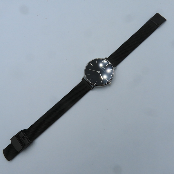実際に弊社で買取させて頂いた【動作未確認】Daniel Wellington/ダニエルウェリントン CLASSIC クォーツ 黒文字盤 E32S1の画像 2枚目