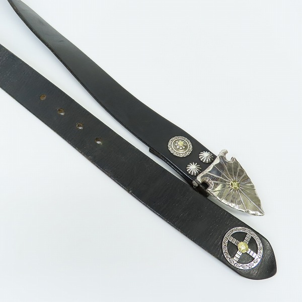 実際に弊社で買取させて頂いたFIRST ARROW'S/ファーストアローズ 放射線彫り 矢じり バックル コンチョ ベルト K18付きの画像 2枚目