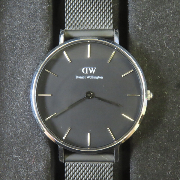 実際に弊社で買取させて頂いた【動作未確認】Daniel Wellington/ダニエルウェリントン CLASSIC クォーツ 黒文字盤 E32S1