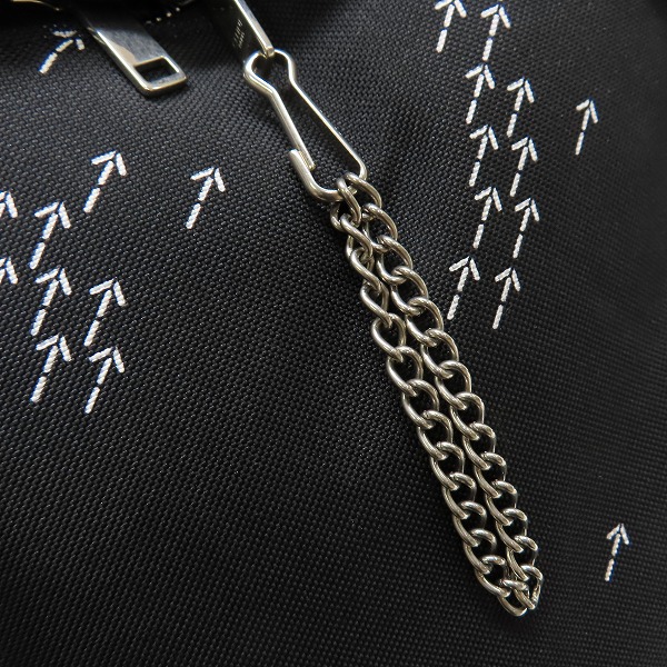 実際に弊社で買取させて頂いたCELINE/セリーヌ ミディアム バイカーバックパック/リュック チェーン付き 矢印柄 の画像 3枚目