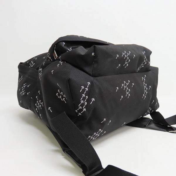 実際に弊社で買取させて頂いたCELINE/セリーヌ ミディアム バイカーバックパック/リュック チェーン付き 矢印柄 の画像 2枚目