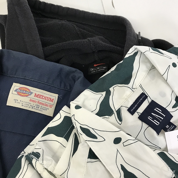 実際に弊社で買取させて頂いた【おまとめ品/未使用品含む】NIKE/ナイキ Dickies/ディッキーズ GAP/ギャップ 他 パーカー/ワークシャツ/半袖シャツ 等の画像 1枚目