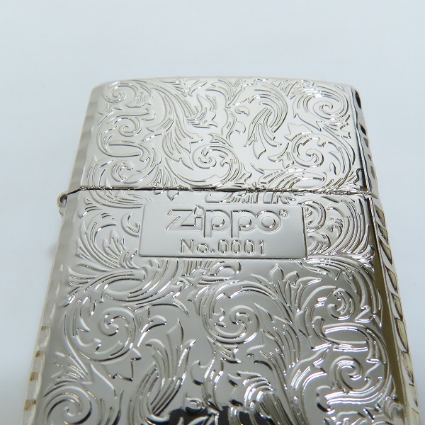 実際に弊社で買取させて頂いたZIPPO/ジッポー ARMOR CASE/アーマーケース アラベスク/唐草模様 No.0001 鏡面加工 シルバー 2022年製の画像 8枚目