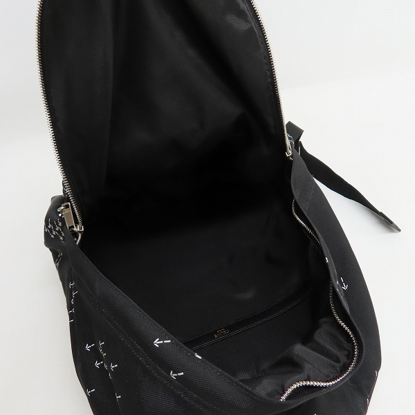 実際に弊社で買取させて頂いたCELINE/セリーヌ ミディアム バイカーバックパック/リュック チェーン付き 矢印柄 の画像 5枚目