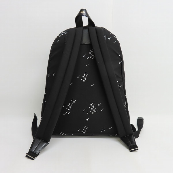 実際に弊社で買取させて頂いたCELINE/セリーヌ ミディアム バイカーバックパック/リュック チェーン付き 矢印柄 の画像 1枚目