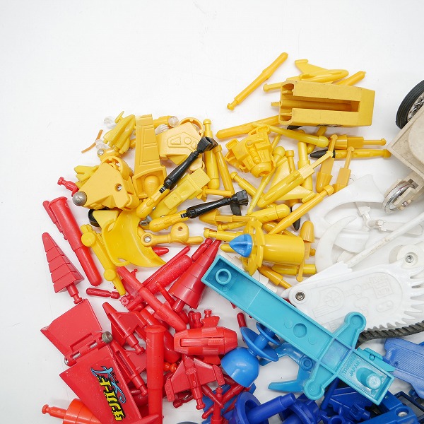 実際に弊社で買取させて頂いた【おまとめ/パーツ取り】超合金 等 腕/ミサイル 他 パーツの画像 1枚目