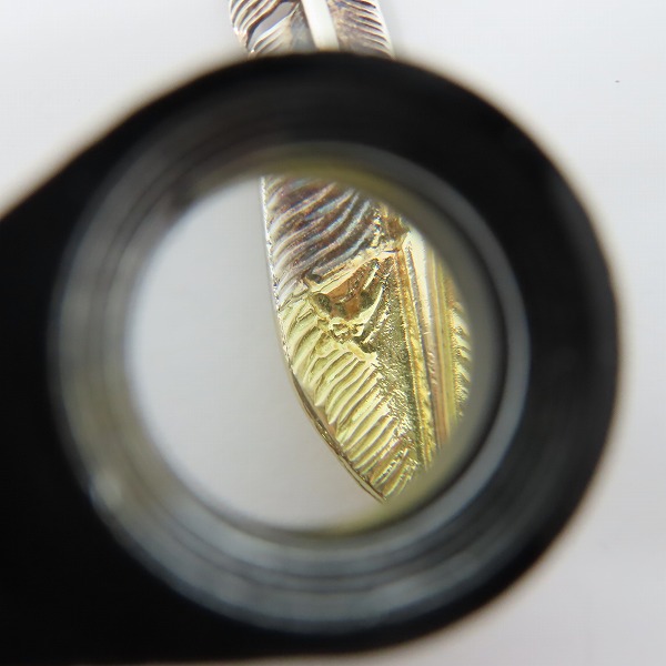 実際に弊社で買取させて頂いたFIRST ARROWS/ファーストアローズ 先金K18 フェザー ペンダント 右向きの画像 4枚目