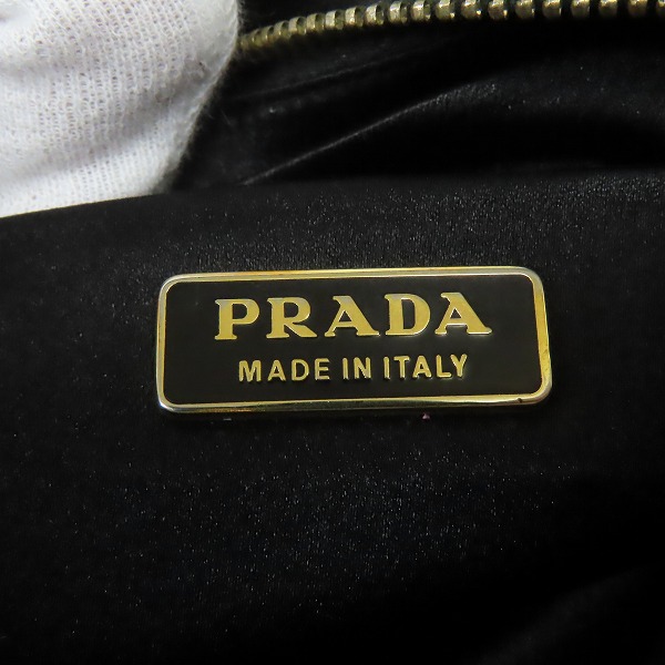 実際に弊社で買取させて頂いたPRADA/プラダ ロゴ型押し チェーン付き レザーポーチ の画像 4枚目