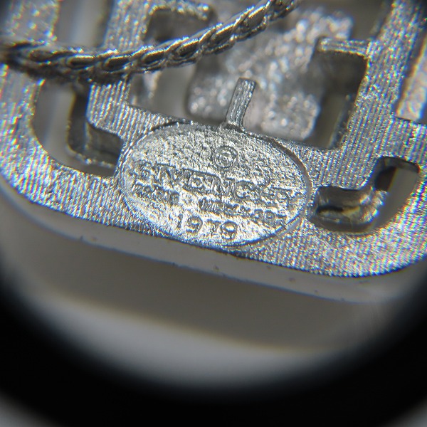 実際に弊社で買取させて頂いたGIVENCHY/ジバンシー スクエア シルバー ネックレスの画像 6枚目