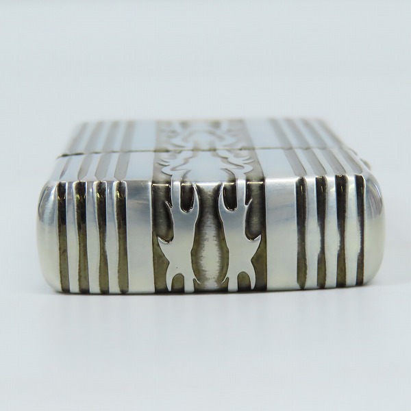 実際に弊社で買取させて頂いたZIPPO/ジッポー ARMOR CASE/アーマーケース トライバルシングルライン 3面連続深掘り特殊加工 2005年製の画像 4枚目