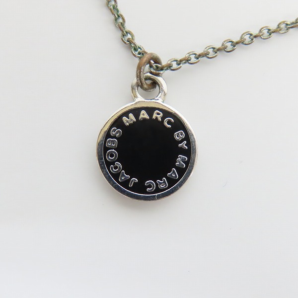 実際に弊社で買取させて頂いたMARC BY MARC JACOBS/マークバイマークジェイコブス ロゴ入り ネックレス/ペンダントの画像 1枚目