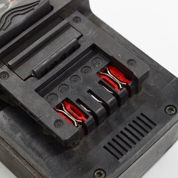 実際に弊社で買取させて頂いた(1) SNAP-ON/スナップオン CTB8185BK 18V 4.0Ah 純正 バッテリー 動作未確認の画像 3枚目