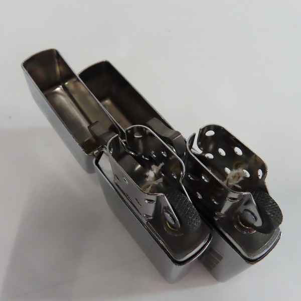 実際に弊社で買取させて頂いたZIPPO/ジッポー BERLIN WALL 1961-1989/Barbour Street Built 1955 2点セットの画像 4枚目