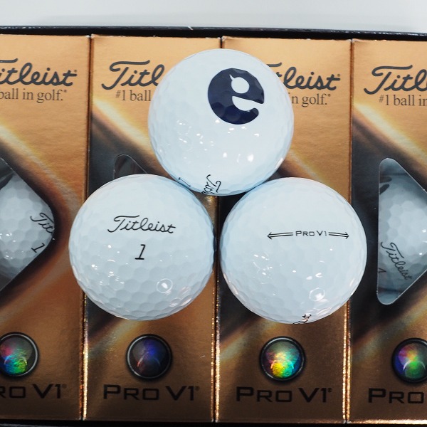実際に弊社で買取させて頂いた 【未使用/オウンネーム】Titleist/タイトリスト PRO V1 ゴルフボール ホワイト 2ダースの画像 1枚目