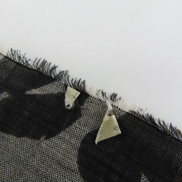 実際に弊社で買取させて頂いたBURBERRY/バーバリー レオパード/チェック柄 ストール ブラック×ホワイトの画像 2枚目