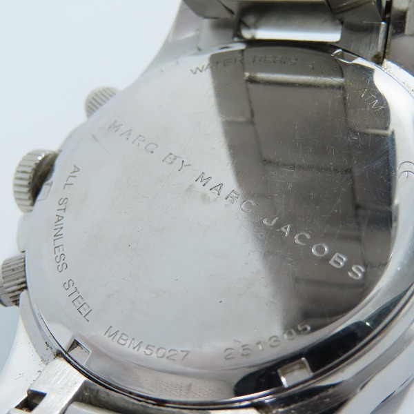 実際に弊社で買取させて頂いたMARC BY MARC JACOBS/マークバイマークジェイコブス 腕時計 シルバー MBM5027【動作未確認】の画像 4枚目
