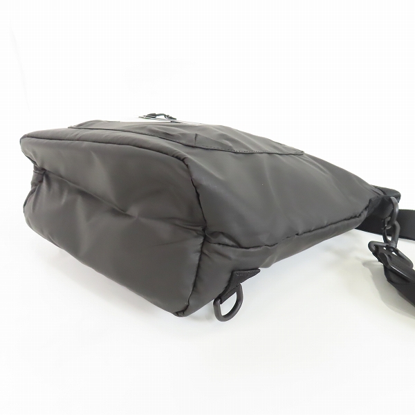 実際に弊社で買取させて頂いた【未使用】canterbury/カンタベリー R+/アールプラス AIR SHOULDER BAG エアーショルダーバッグ AB02303の画像 2枚目