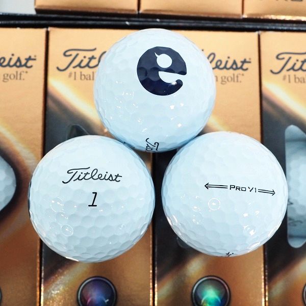 実際に弊社で買取させて頂いた【未使用/オウンネーム】Titleist/タイトリスト PRO V1 ゴルフボール ホワイト 2ダース の画像 1枚目