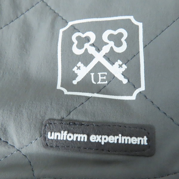 実際に弊社で買取させて頂いた【未使用】uniform experiment/ユニフォームエクスペリメント QUILTING PULLOVER SMOCK ナイロンスウェット UE-212010/3の画像 5枚目