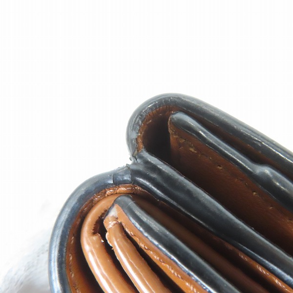 実際に弊社で買取させて頂いたCELINE/セリーヌ マカダム柄 トリオンフ スモールトリフォールド コンパクト/ミニ ウォレット 3つ折り財布の画像 8枚目