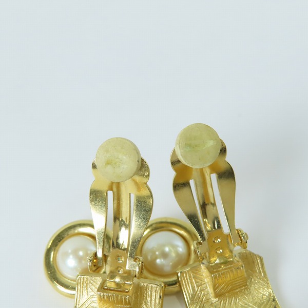 実際に弊社で買取させて頂いたGIVENCHY/ジバンシィ 4Gロゴ/フェイクパール イヤリングの画像 5枚目