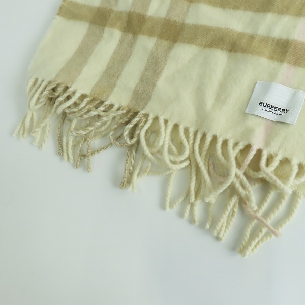 実際に弊社で買取させて頂いたBURBERRY/バーバリー TBロゴ フリンジ マフラー 8045451 の画像 8枚目